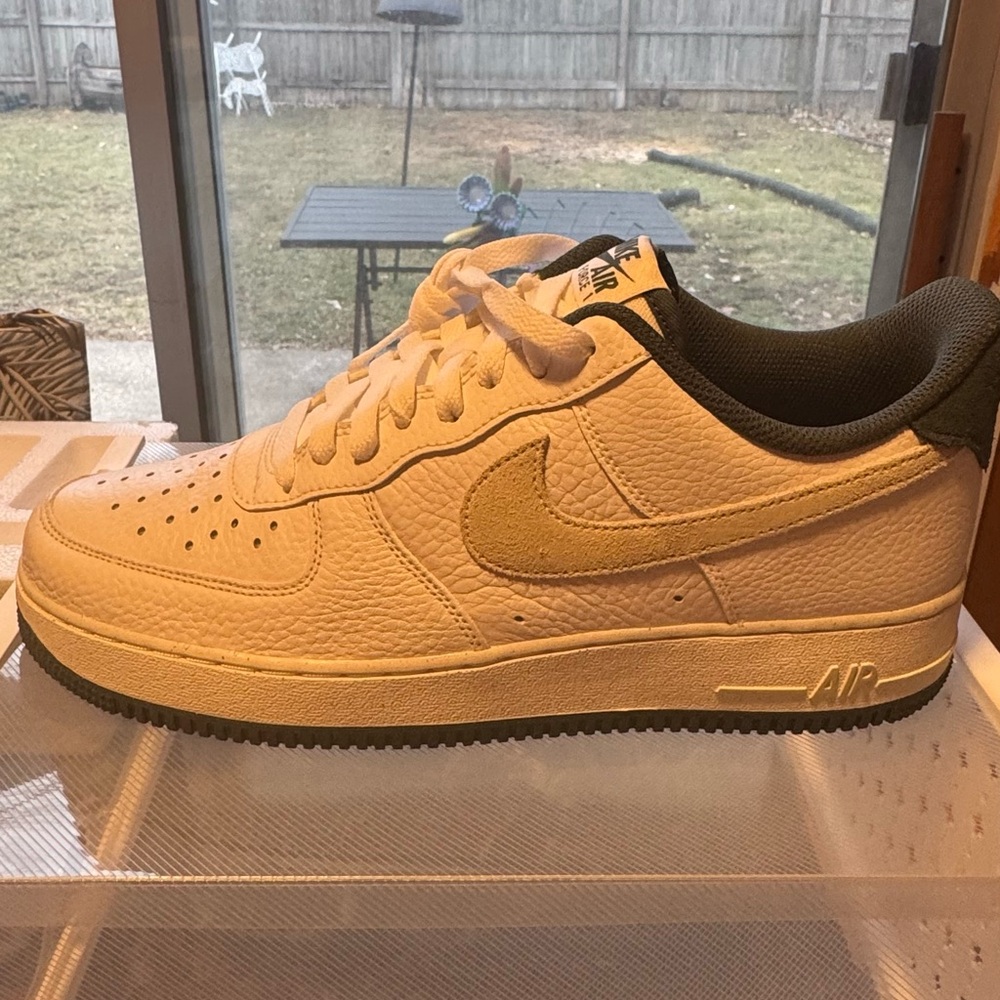 Nike Air Force 1 07 LV8 Cream and Hunter Green